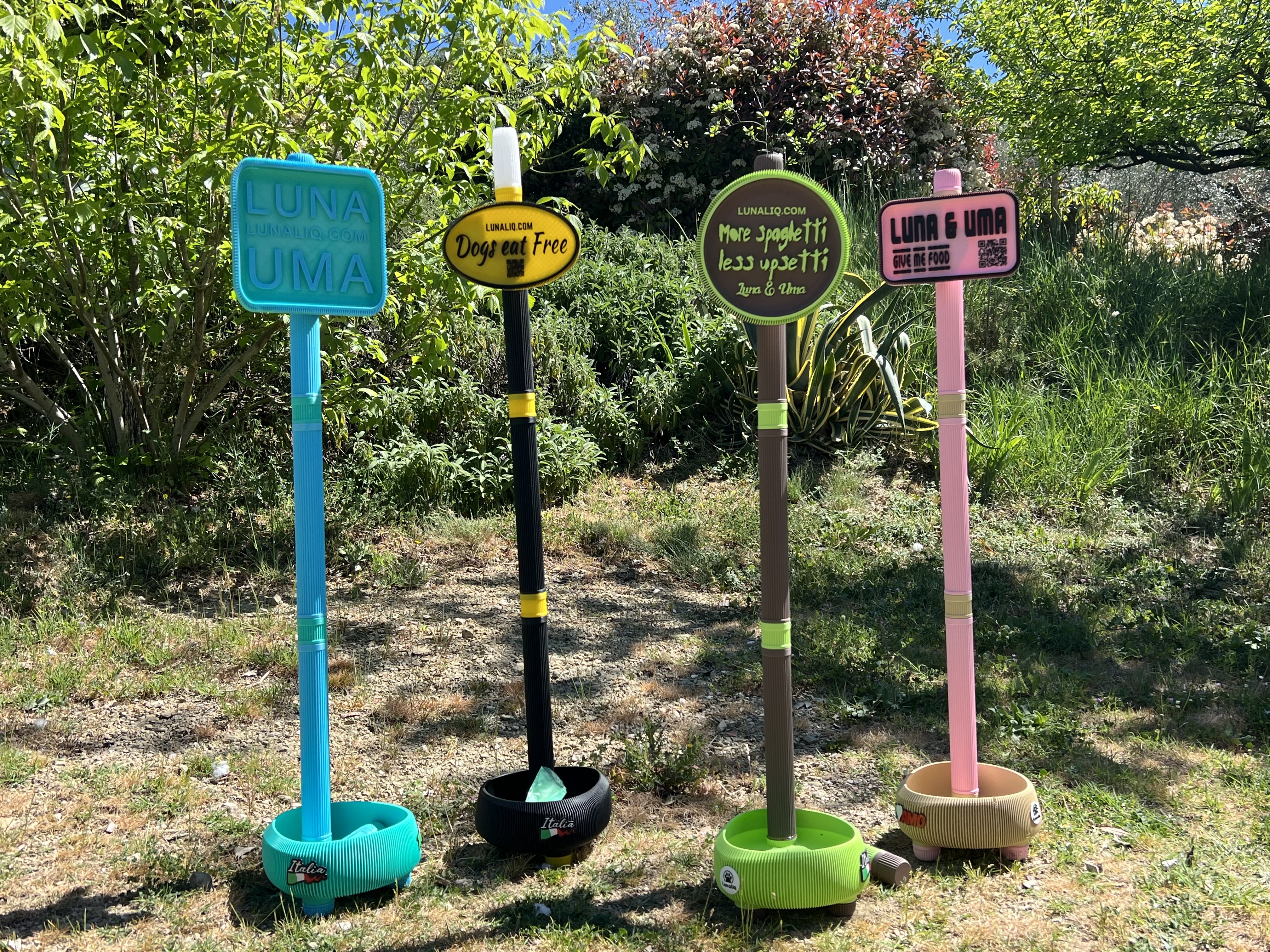 Lunaliq ceramic bowl with brass pole